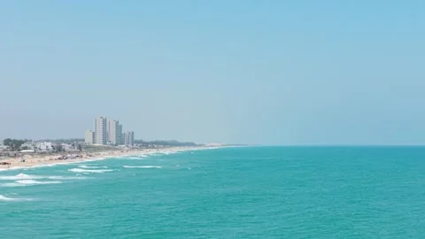 Approaching the Ocean on a Sunny Beach Stockbeeldmateriaal 308669894