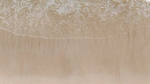 Approaching the Ocean on a Sunny Beach Stockbeeldmateriaal 308670043