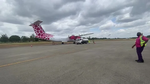 Approaching a propeller plane Stock Footage 170893427