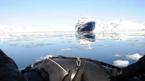 Approaching the ship. Antarctica 스톡 동영상 33580226