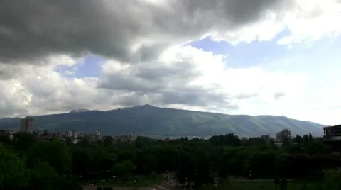 Approaching storm_3.m2t 库存影片 11016377