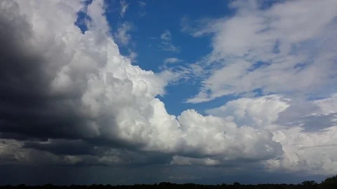 Approaching Thunderstorm with Lightning Strike (1080p 23.976) 스톡 동영상 81097492