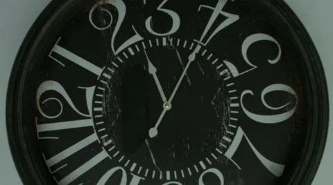 Approximation of separation from the old clock dial 库存影片 59711914