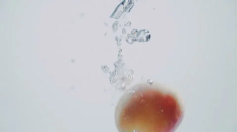 Apricots Splashing into Water 動画素材 51455996