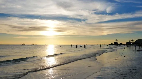 April 25, 2017: UHD sunset view of White Sand beach in Boracay island. Stockbeeldmateriaal 77016137