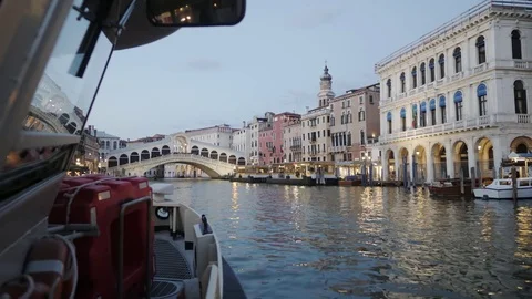 Aproaching Rialto Bridge in Venice Stock Footage 76229051