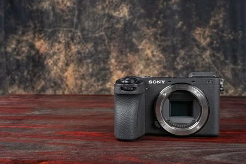 APS-C mirrorless Sony a6700 photo camera on a mahogany table with the backg.. Stock Photos
