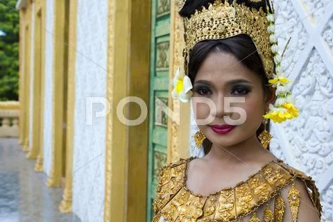 Apsara dancer performance in temple Stock Photos