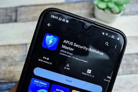 APUS Security application on Smartphone screen. Photos