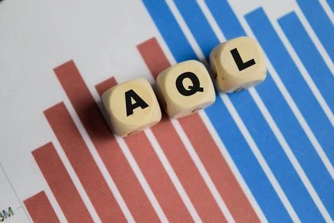 AQL - Acceptance Quality Limit stacked wooden cubes on the table. Foto stock