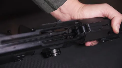 AR-15 complete disassembly and cleaning, bolt, barrel Vídeos de archivo 246138510