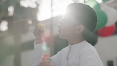 Arab Boy blowing bubbles. 스톡 동영상 105804946