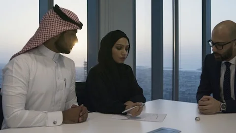 Arab business shoot. Video stock 126310823