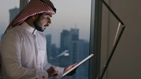 Arab business shoot. Video stock 126310904