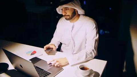 Arab businessman working. Stock-Footage 129472548