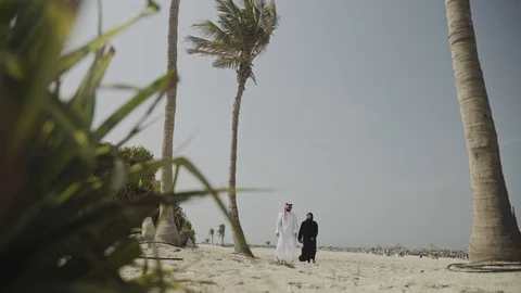 Arab couple on a sandy beach. Video stock 108256776