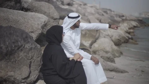 Arab couple talking. Stock Footage 105781039