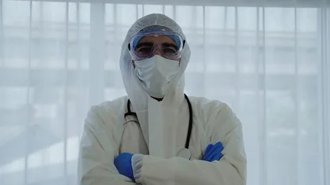 Arab doctors in germ-resistant clothes are wearing masks. Stock Footage 132273752