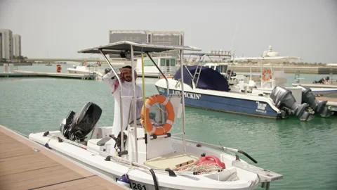 Arab man on a boat. Stock-Footage 155226440