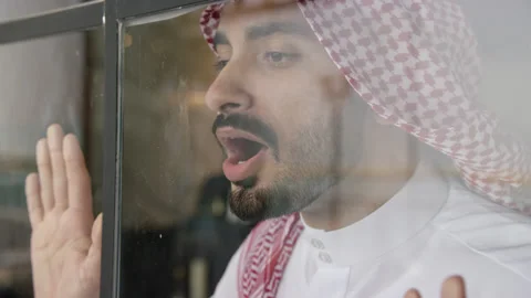 Arab man drawing a heart. Stock Footage 152978799