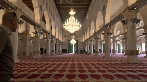 Arab Man inside the Al Aqsa Mosque 動画素材 82656014