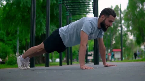 The Arab man performs exercises compressed from the floor Video stock 199427365