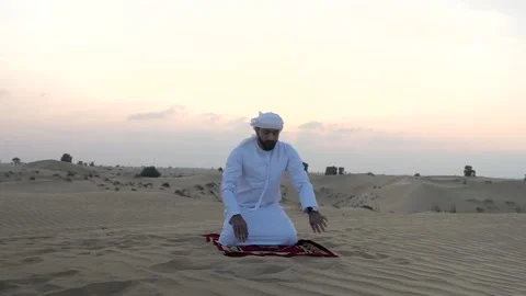 Arab man praying in the desert. Stock Footage 236748525