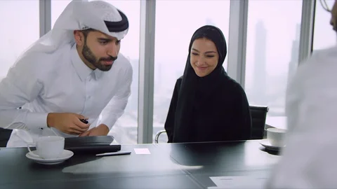Arab man receiving car keys. Stock Footage 129399141
