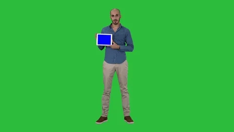 Arab man showing blank tablet screen on a Green Screen, Chroma Key. Vídeo Stock 108240265