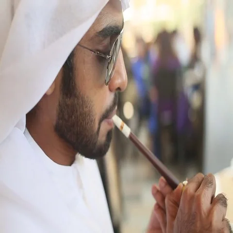 Arab man smoking midwakh. Stock Footage 69404076