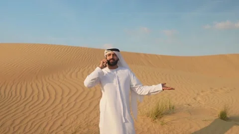 Arab man talking on his mobile in the desert. Stock Footage 235052759