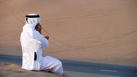 Arab man talking on mobile at desert. Stock Footage 119394091