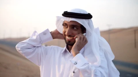 Arab man talking on mobile at desert. Stock Footage 119394653