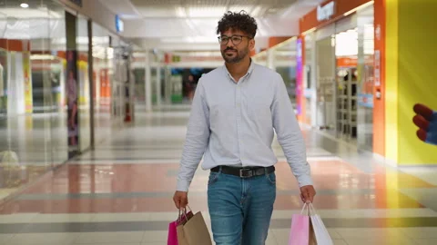 Arab man walking in mall holding shopping bags Video stock 314028074