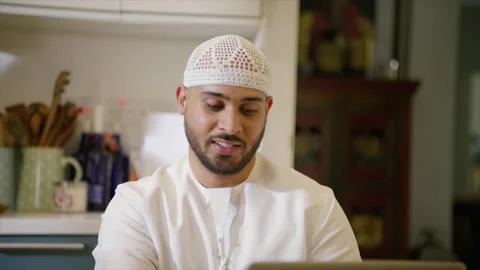 Arab man working on a laptop. Video stock 135916116