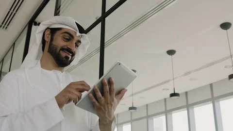 Arab man working on a tablet. Video stock 126310691