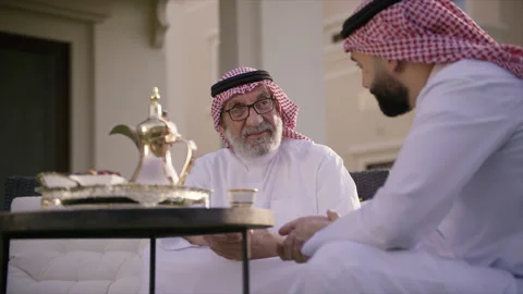Arab men drinking gawa together. 스톡 동영상 135709166