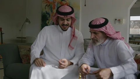 Arab men talking. Video stock 88100465