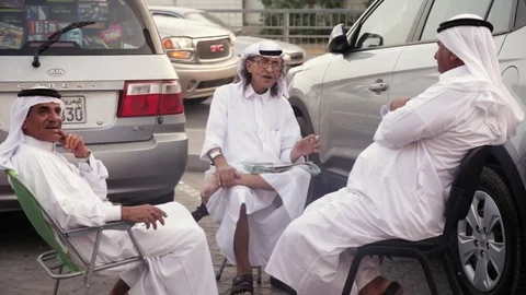 Arab Men talking in the street 스톡 동영상 74183400