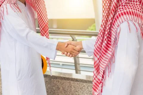 Arab middle eastern Business engineer man handshake at construction site Stockfoto's