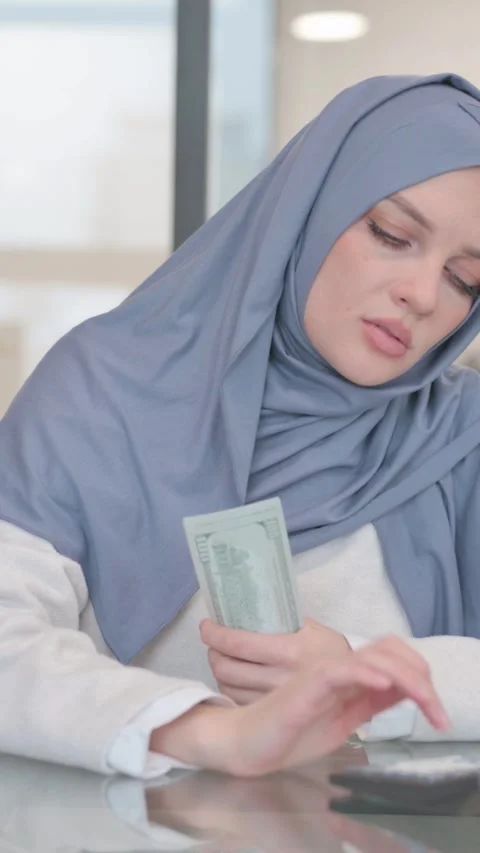 Arab Woman Counting Money at Work, Payment, vertical video Stock Footage 324713751