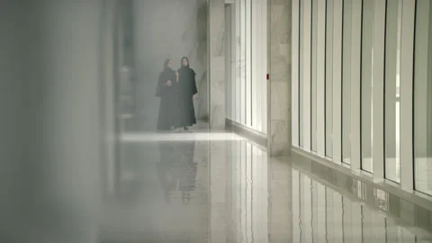 Arab women walking down the corridor. Stock-Footage 151486789