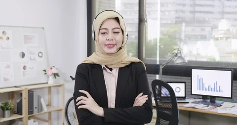 Arabic female support phone operator in headset Video stock 127012858