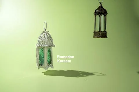 Arabic lanterns hanging on a colored background. Decoration for Muslim holi.. Foto stock