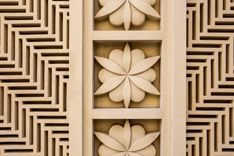 Arabic style stone openwork and relief, floral patterns and geometric shapes Stock-Fotos