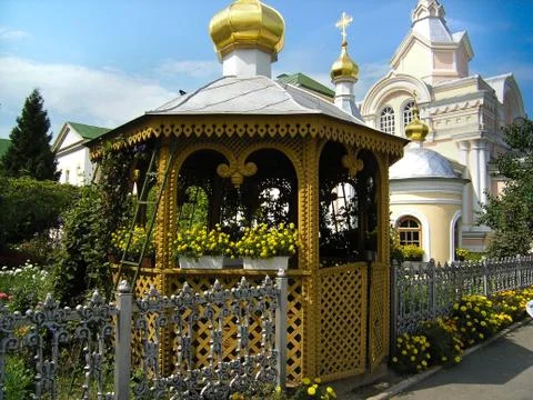 Arbor in the Holy Trinity Monastery Korets 库存照片