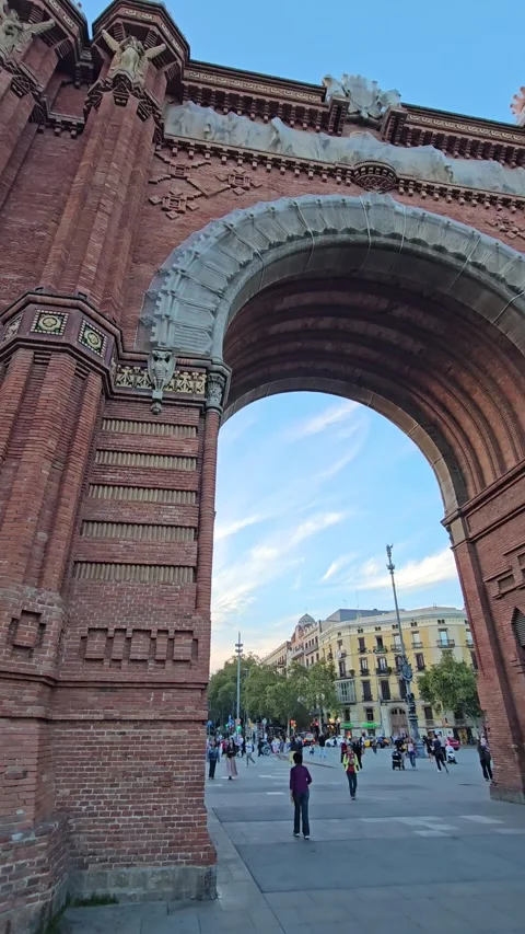 Arc de Triomf archway view, Spain Vertical 4K Video stock 348281972