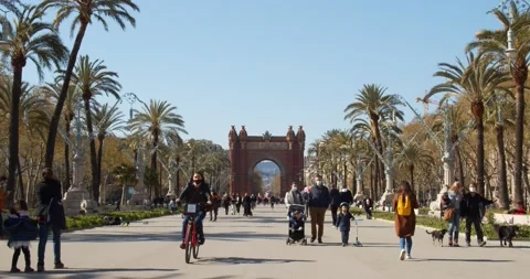 Arc de Triomf. triumphal arch of Barcelona and passage of Saint Joan. Видео 151116286