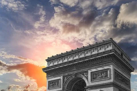 Arc de Triomphe (against the background of sky with clouds), Paris, France 스톡 사진