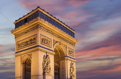 Arc de Triomphe (against the background of sky with clouds), Paris, France Stockfoto's